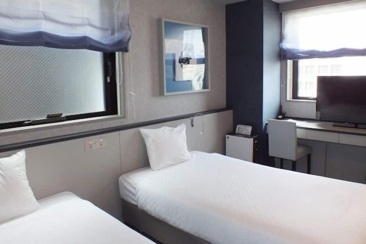 In-room safe, blackout curtains, free WiFi, bed sheets