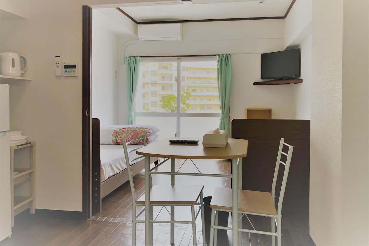 Chambre avec lits jumeaux, 2 lits jumeaux, non-fumeur, cuisinette | Bureau, rideaux d’obscurcissement, système d’insonorisation