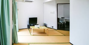 Desk, blackout drapes, soundproofing, free WiFi
