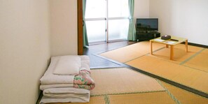 Desk, blackout drapes, soundproofing, free WiFi - Sunset Hills Inn Naha (Naha)