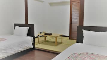 Japanese/Western Style Twin Room | Desk, blackout curtains, soundproofing, free WiFi