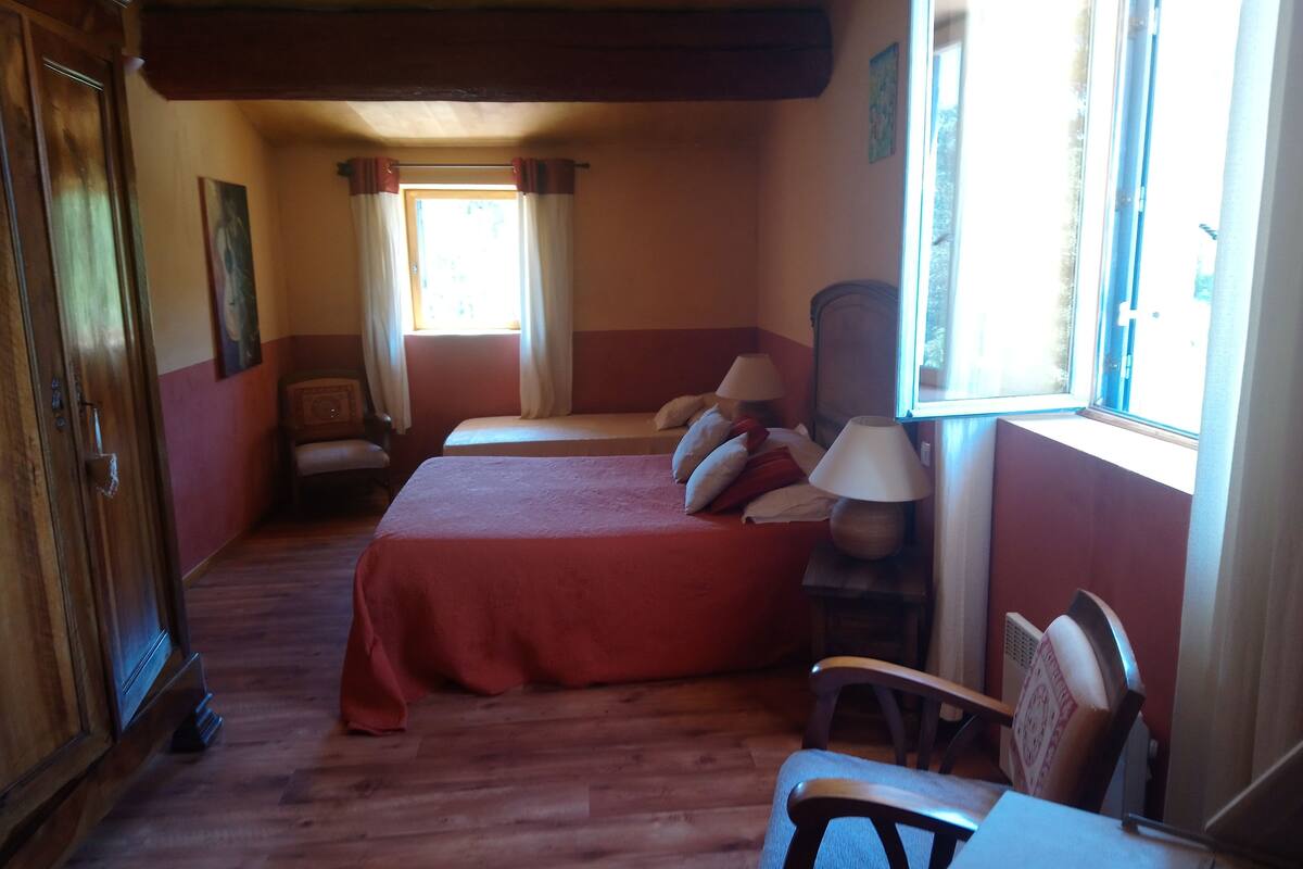 Triple Room (Soleil) | Desk, iron/ironing board, free cribs/infant beds, free WiFi