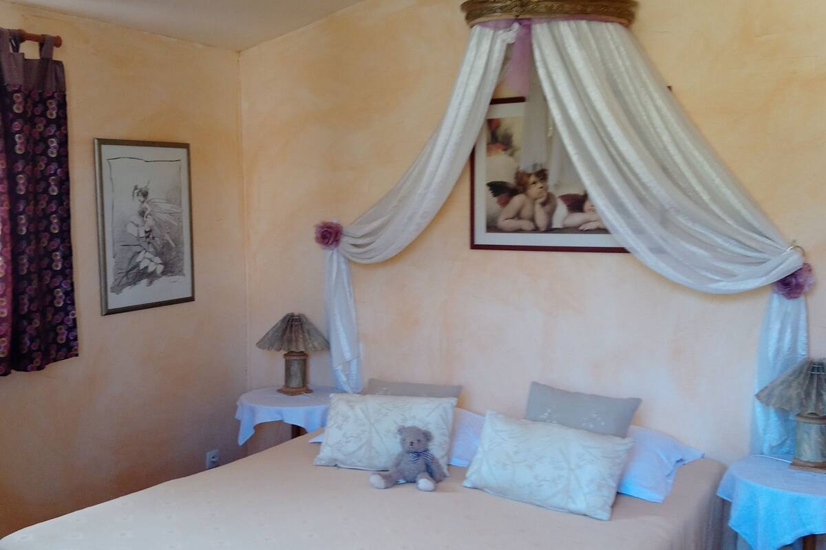 Double Room, Vineyard View (Rose) | Desk, iron/ironing board, free cribs/infant beds, free WiFi