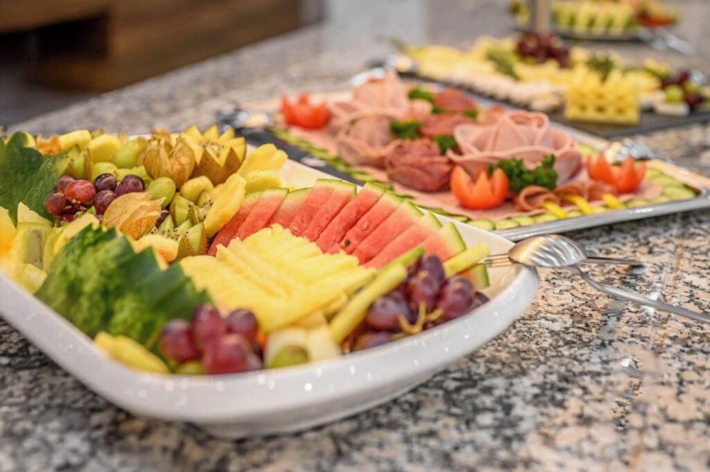 Tägliches Frühstücksbuffet gegen Gebühr
