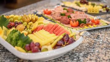 Tägliches Frühstücksbuffet gegen Gebühr