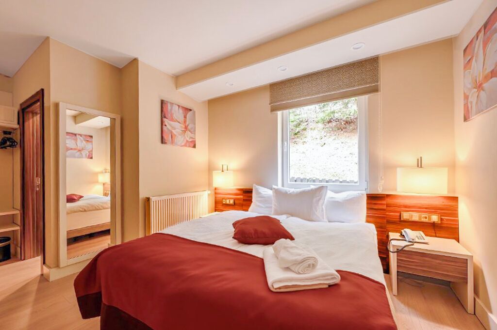 标准房 | 防过敏的被褥、迷你吧、客房内保险箱、办公桌