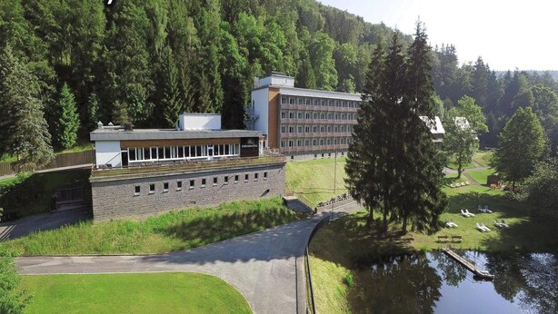 A building with a long, straight corridor and a large windowed section. - Sunday Schwarzbachtal Hideaway Resort (Markneukirchen)
