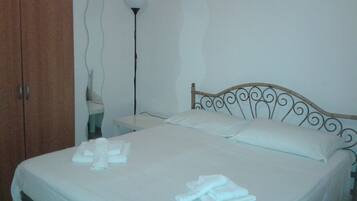 Quarto casal, 1 cama de casal, para não fumantes | Quartos à prova de som, Wi-Fi de cortesia, roupa de cama