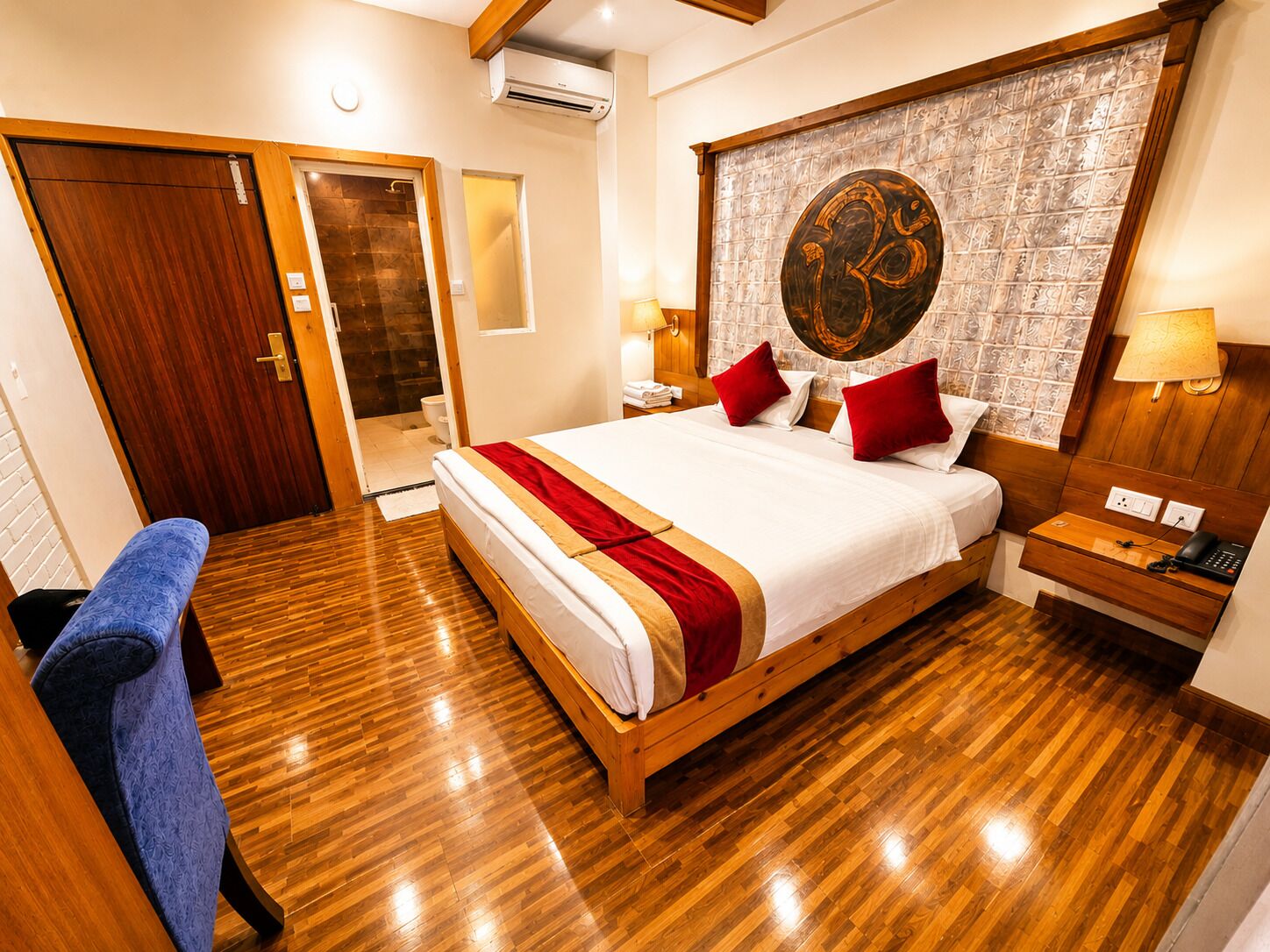 Deluxe Double Room | In-room safe, desk, soundproofing, iron/ironing board