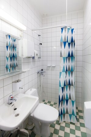 Bathroom - Lepaan Matkailun Toimela (Hattula)