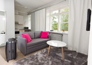 Comfort Apartment, 1 Bedroom | Iron/ironing board, free WiFi - Lepaan Matkailun Toimela (Hattula)