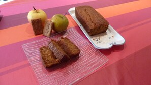 Tägliches inbegriffenes kontinentales Frühstück