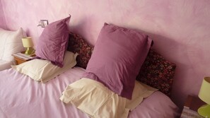 Dreibettzimmer (Lavande) | Individuell dekoriert, individuell eingerichtet, Verdunkelungsvorhänge