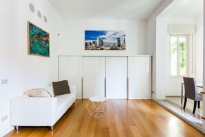 Apartment, 4 Schlafzimmer, 2 Bäder | Wohnzimmer | DVD-Player