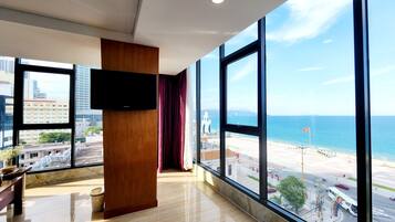 Executive-Doppel- oder -Zweibettzimmer, Meerblick | Allergikerbettwaren, Daunenbettdecken, Minibar, Zimmersafe