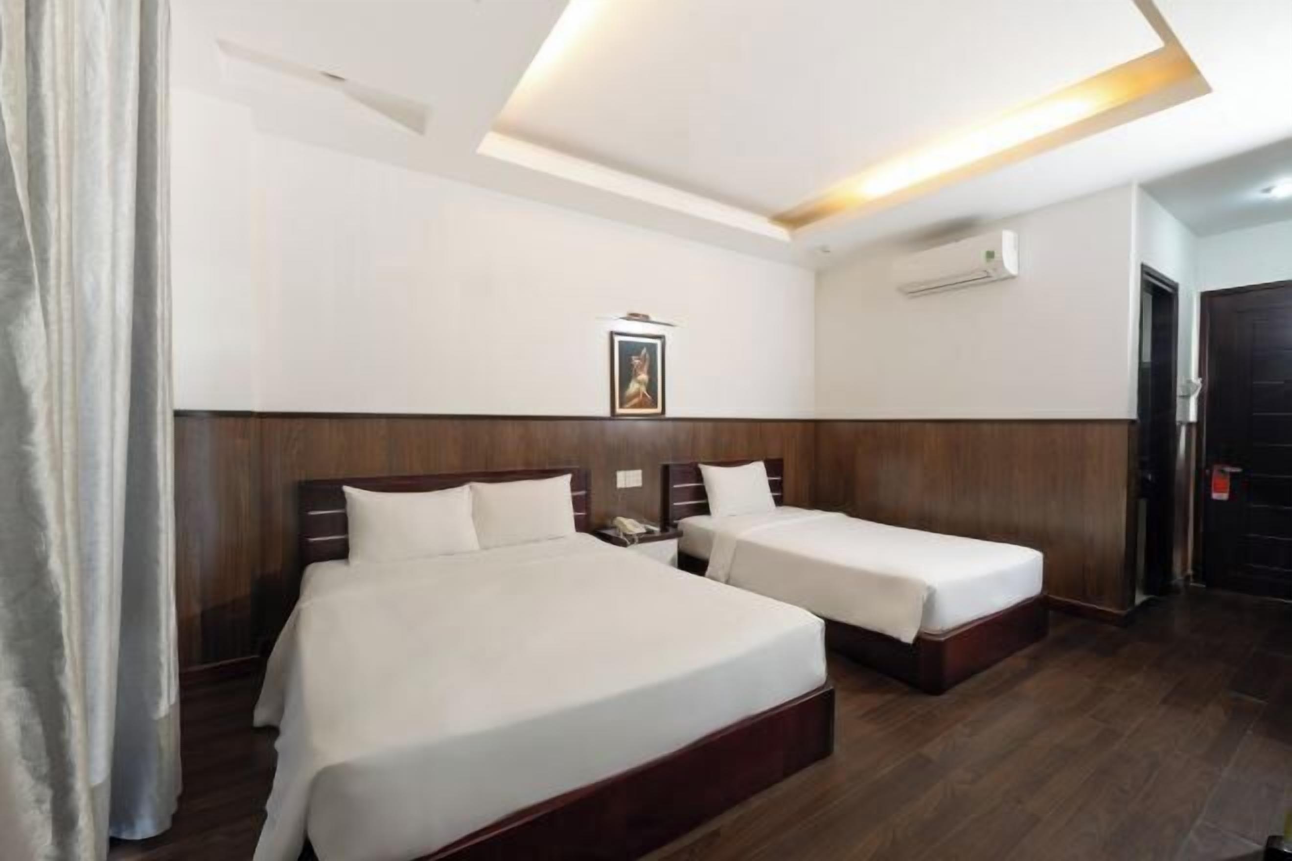 Hypo-allergenic bedding, down comforters, minibar, in-room safe