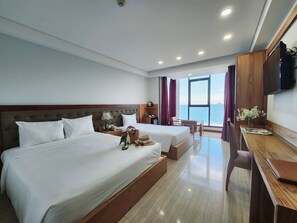 Desk, laptop workspace, blackout drapes, free WiFi - Happy Light Central Nha Trang (Nha Trang)