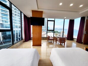 Desk, laptop workspace, blackout curtains, free WiFi - Happy Light Central Nha Trang (Nha Trang)