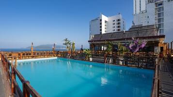 Außenpool, geöffnet von 08:00 Uhr bis 20:00 Uhr, Liegestühle