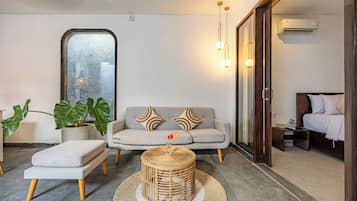 Room (One-Bedroom Villa) | Ruang tamu | TV skrin rata