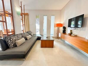 Appartamento, 2 camere da letto | Area soggiorno | TV a schermo piatto