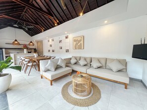 Living area - Apple Villa & Suite Seminyak (Seminyak)