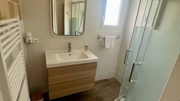 Apartment | Bathroom