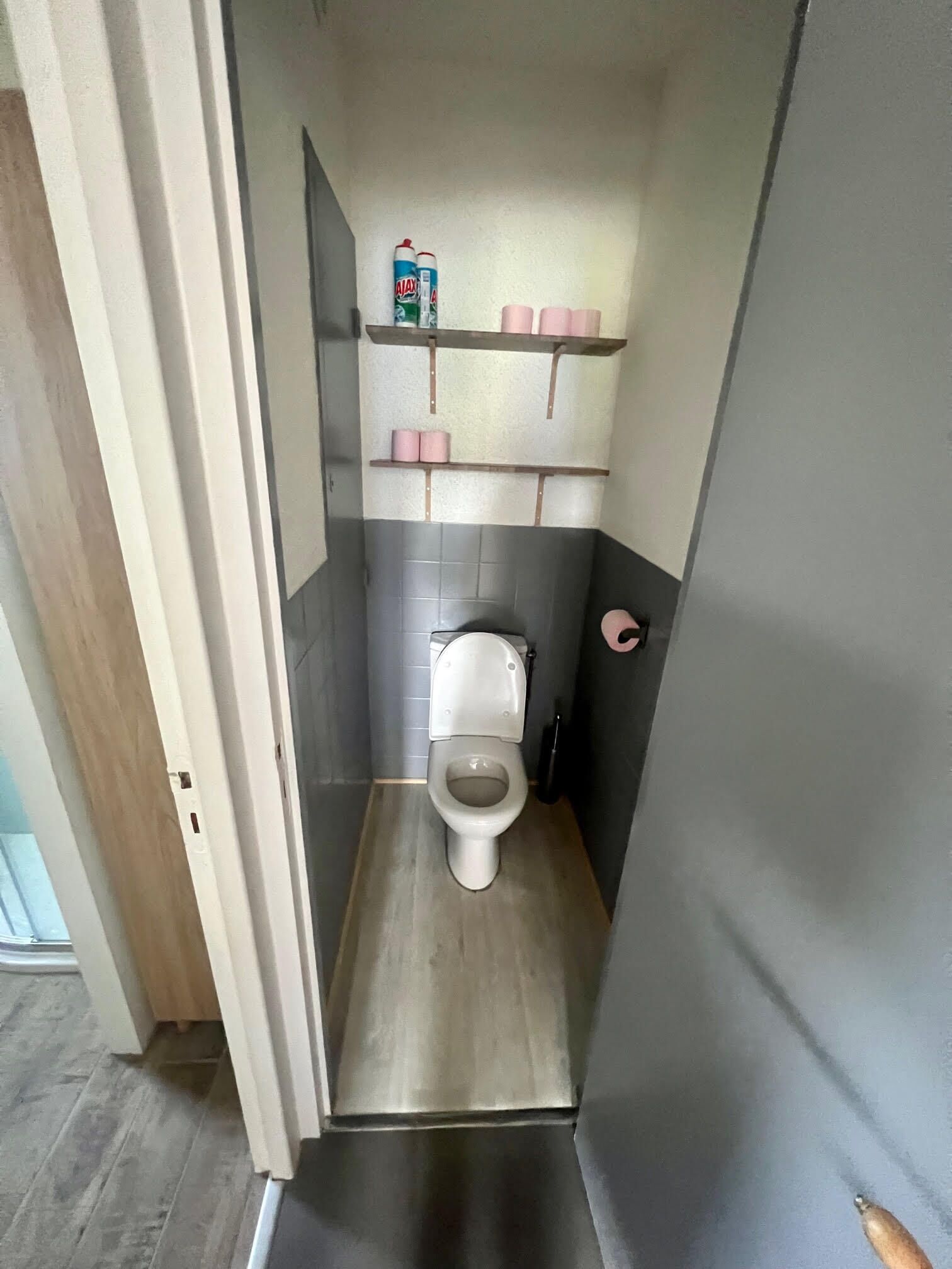 apartment | raised toilet seat