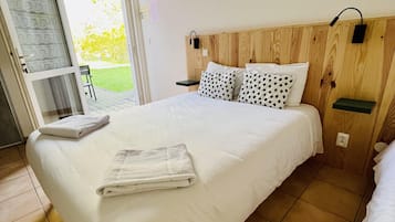 Triple Room | Desk, WiFi (free), individually decorated, individually furnished