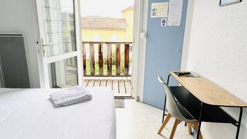 Economy Double Room | 1 bedroom, individually decorated, individually furnished, desk