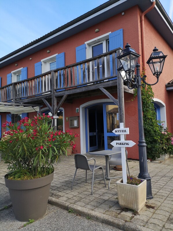 Fachada de la propiedad