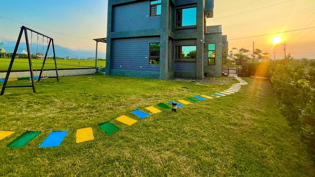 A modern multi-story building with a flat roof and large windows. - Annabess (Wujie)