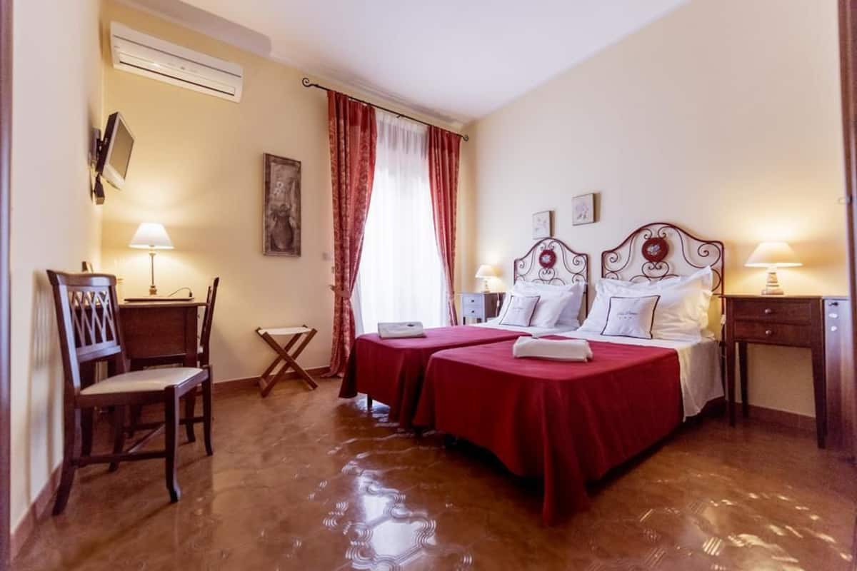 Blackout drapes, WiFi (free), bed sheets