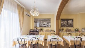 Free daily buffet breakfast - San Pietro (Noto)