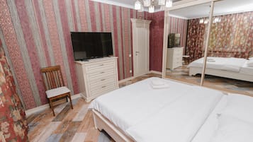 2 bedrooms, premium bedding, down duvets, memory-foam beds