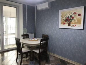 Exclusive Apartment, Multiple Beds, Non Smoking | 2 bedrooms, premium bedding, down comforters, memory foam beds
