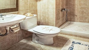 Double or Twin Room, 1 Double Bed, Non Smoking | Bathroom | Shower, free toiletries, hair dryer, towels - Hotel Tsopela (Skiathos)
