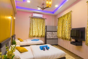 Economy Quadruple Room, 2 Double Beds, Smoking | Soundproofing, iron/ironing board, free WiFi, bed sheets - Hotel Tourister (Mumbai)