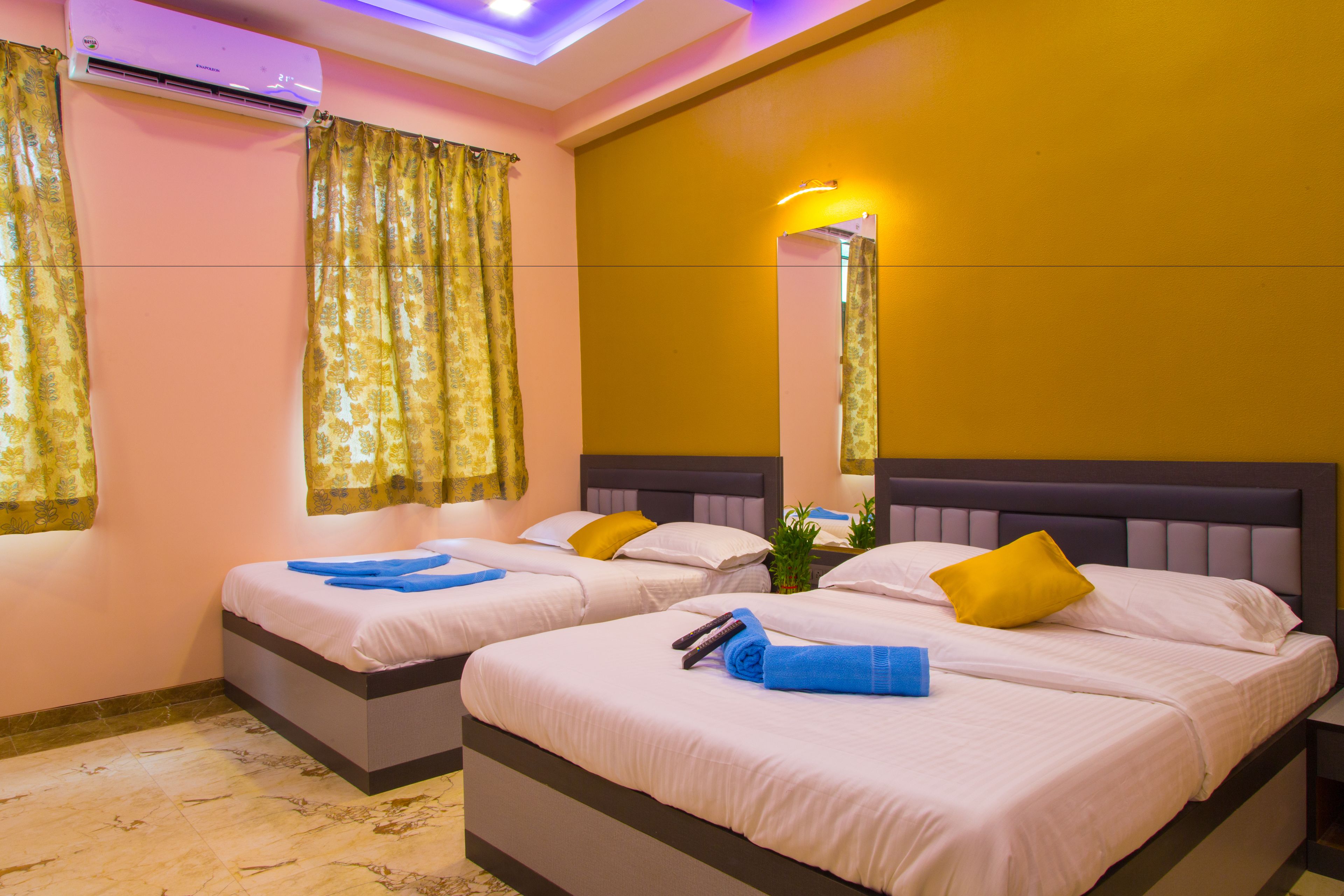 Economy Quadruple Room, 2 Double Beds, Smoking | Soundproofing, iron/ironing board, free WiFi, bed sheets