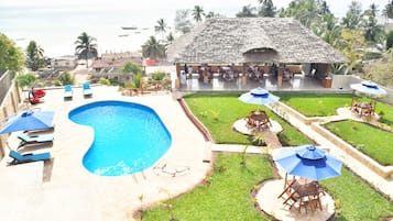 Outdoor pool, sun loungers