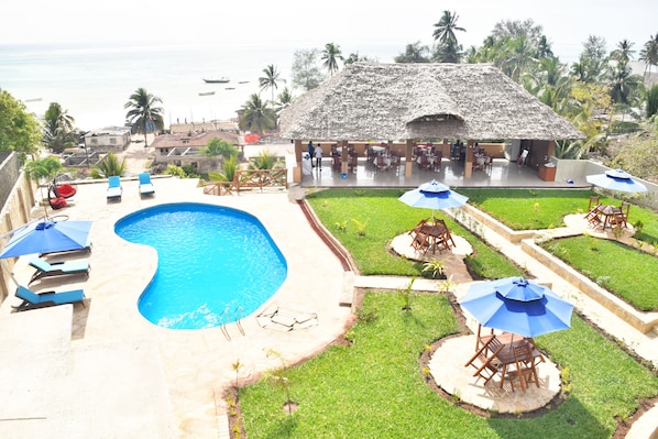 屋外プール、サンラウンジャー