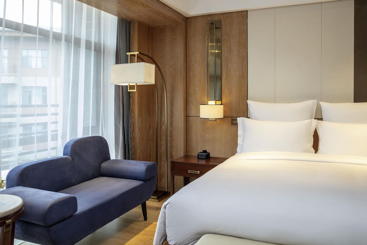 Deluxe Room, 1 King Bed, Balcony (Executive) | 1 bedroom, premium bedding, down duvets, pillow-top beds