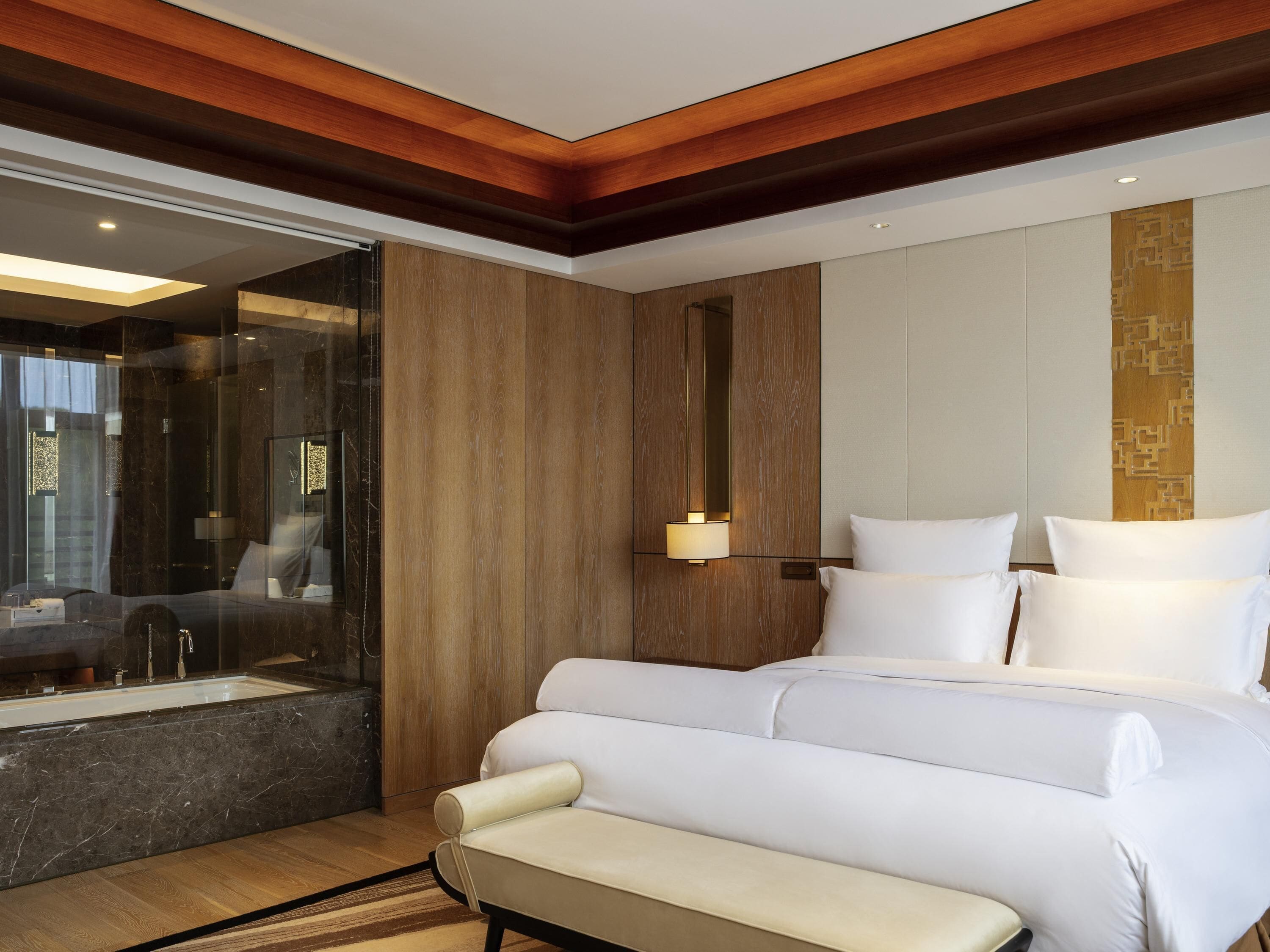 Deluxe Suite, 1 King Bed, Balcony | Premium bedding, down comforters, pillowtop beds, minibar