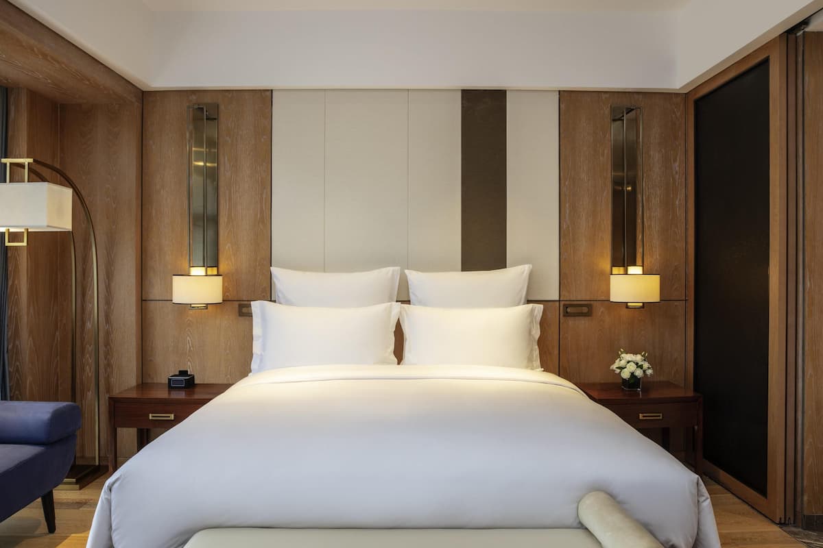 Deluxe Room, 1 King Bed, Balcony | 1 bedroom, premium bedding, down duvets, pillow-top beds