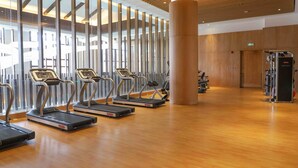 A gym with treadmills, exercise bikes, and weight machines. - Pullman Changbaishan Resort (Baishan)