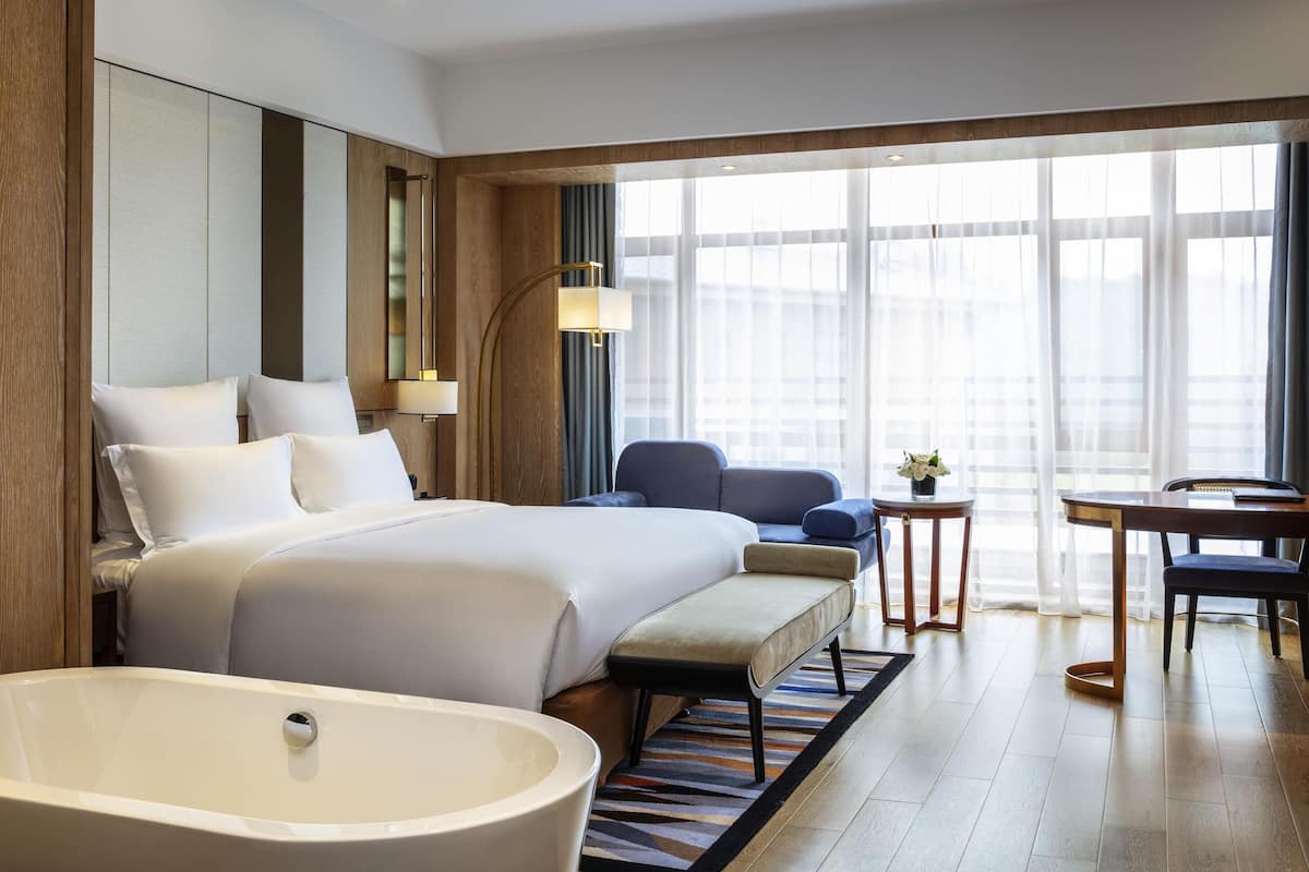Superior Room, 1 King Bed | 1 bedroom, premium bedding, down duvets, pillow-top beds