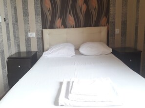 Chambre Double Standard | Bureau, chambres insonorisées, Wi-Fi gratuit, draps fournis