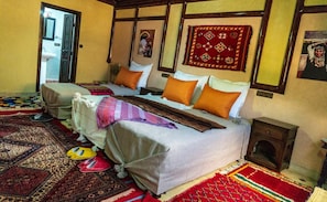 Desk, free WiFi, bed sheets - Riad Atlas Panorama (Asni)