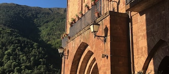 Hostal Monasterio de Valvanera