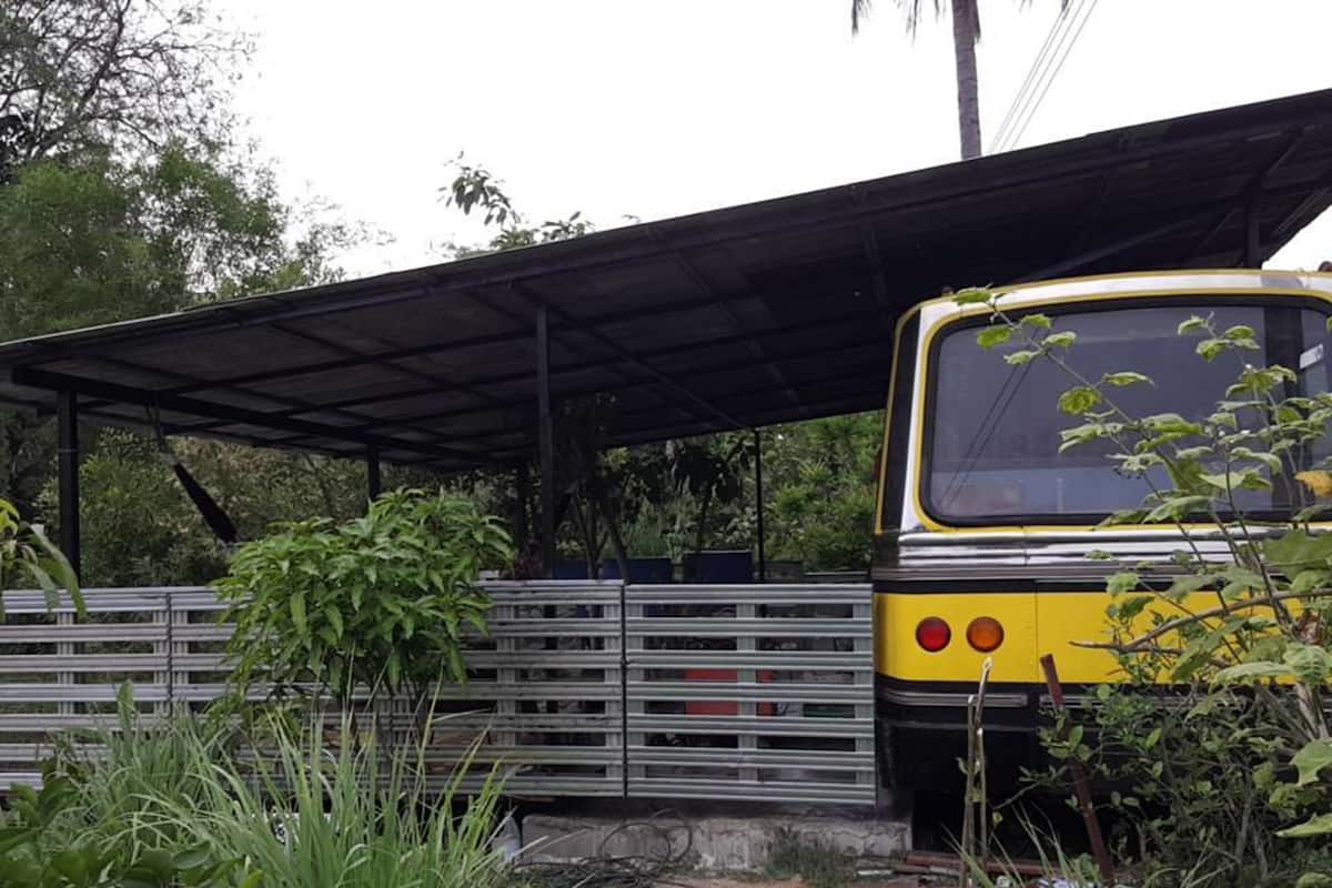 Bus House with Shared Bathroom